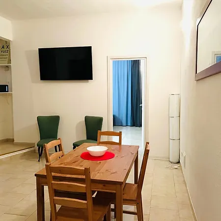 Apartamento Big For 6 Peaple Close To The Red Metro Milão